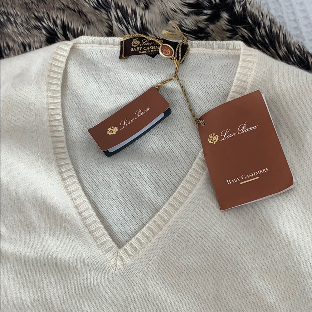 NWT, 48 Loro Piana 100% baby cashmere sweater